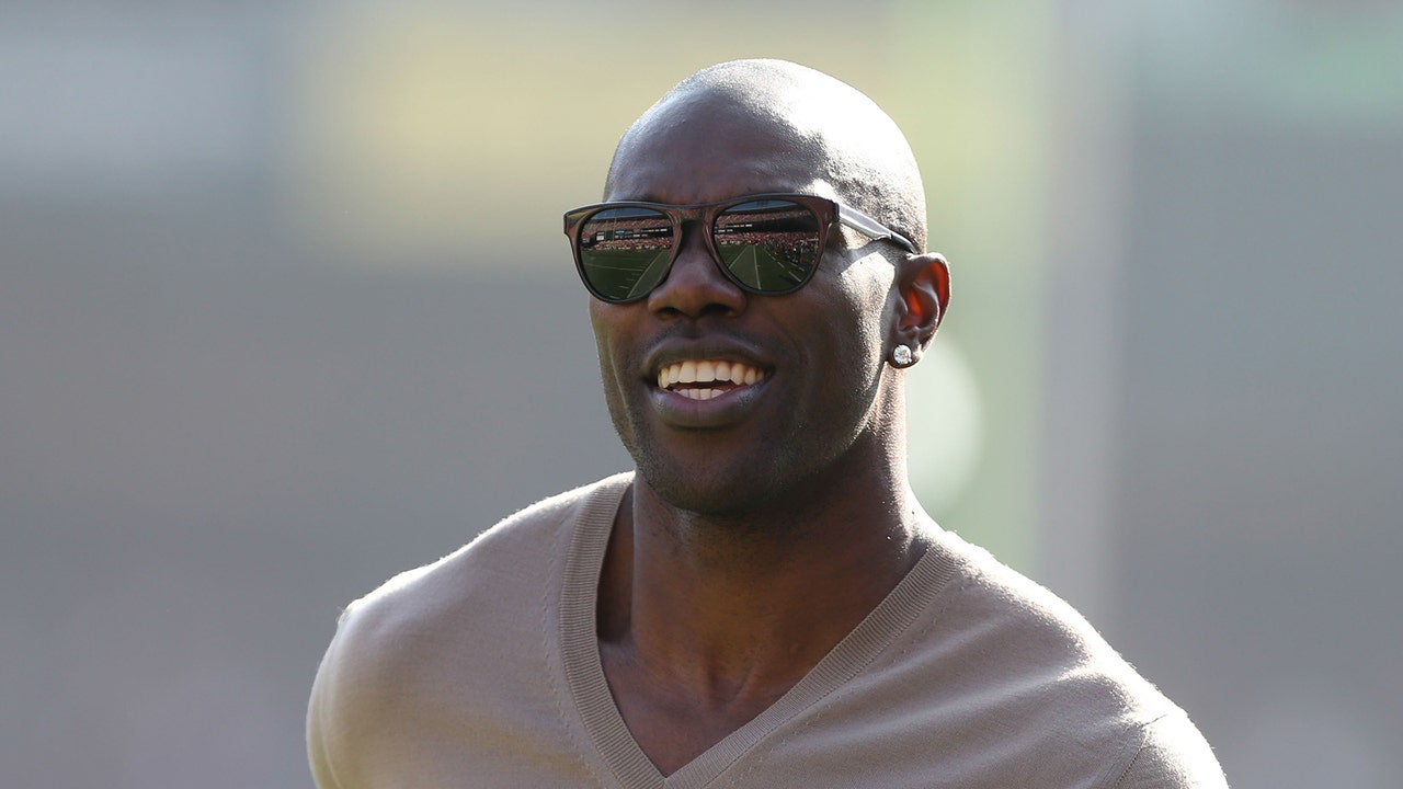 T.O. still thinks he can play in the NFL